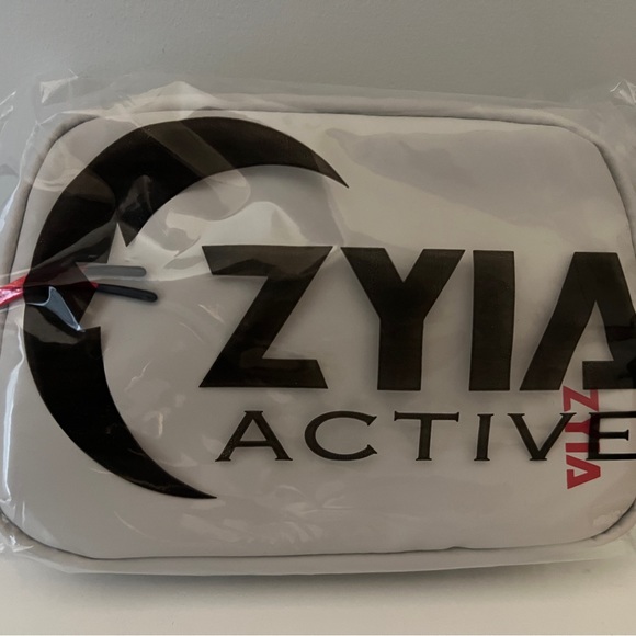 Limited Edition Zyia Crossbody - NEW - Picture 2 of 3